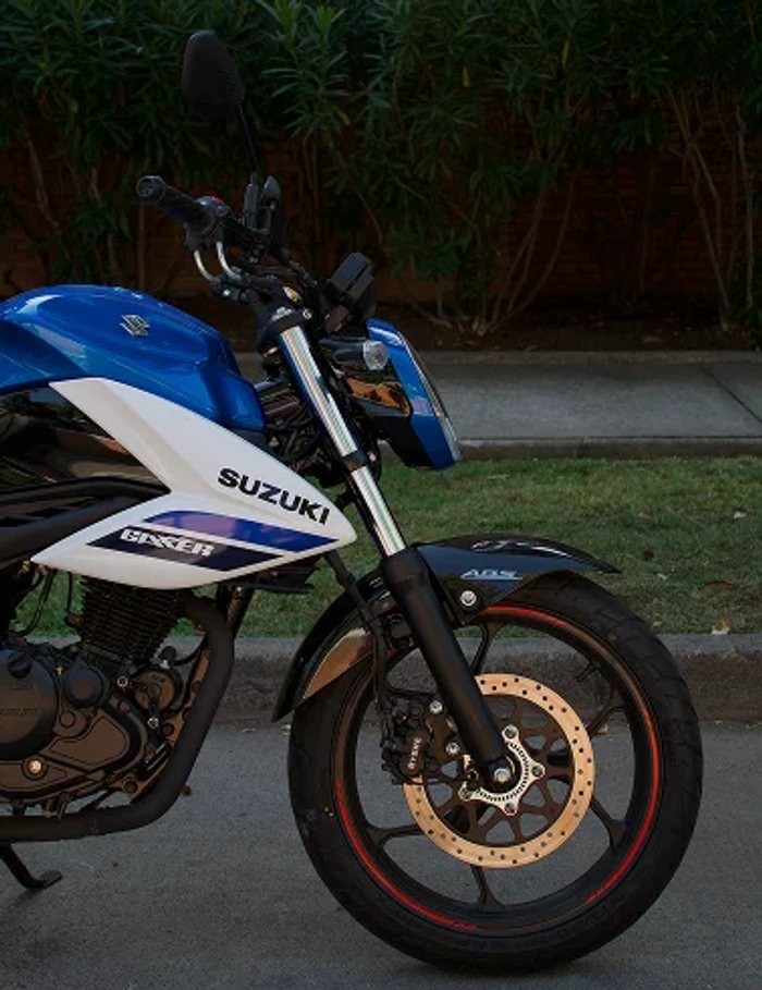 Motocicleta azul de la categoría Calle