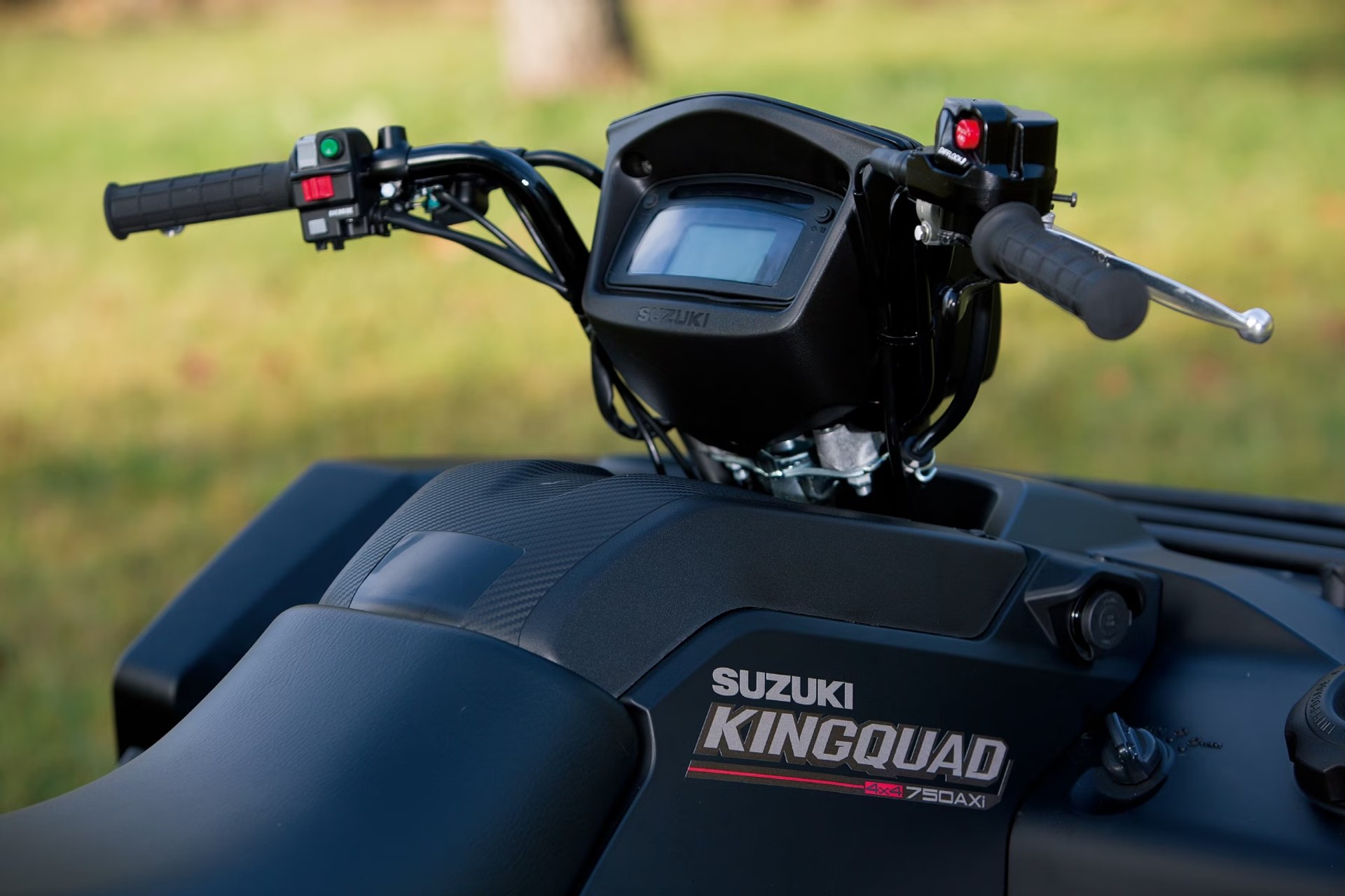 Panel de instrumentos y manillar del Suzuki KingQuad 750AXi
