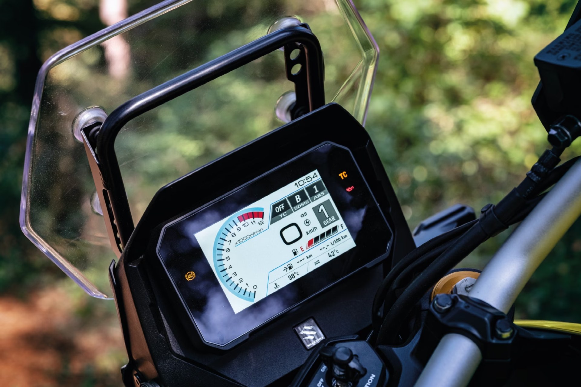 Pantalla digital TFT a color del cuadro de instrumentos de la Suzuki V-Strom 800DE