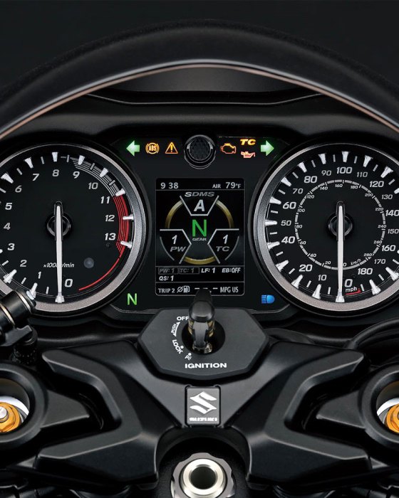 Tablero de instrumentos de motocicleta Suzuki con velocímetro, tacómetro y pantalla digital