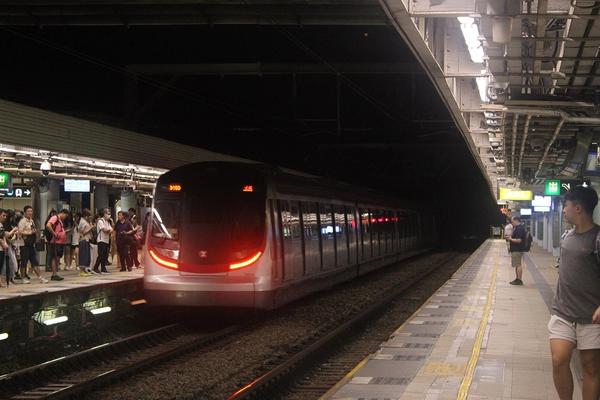 MTR 月台 Trackside 數碼廣告