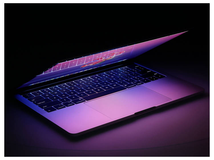 Apple MacBook Pro 13" (2019) - Quad-Core i5 Retina Display 8