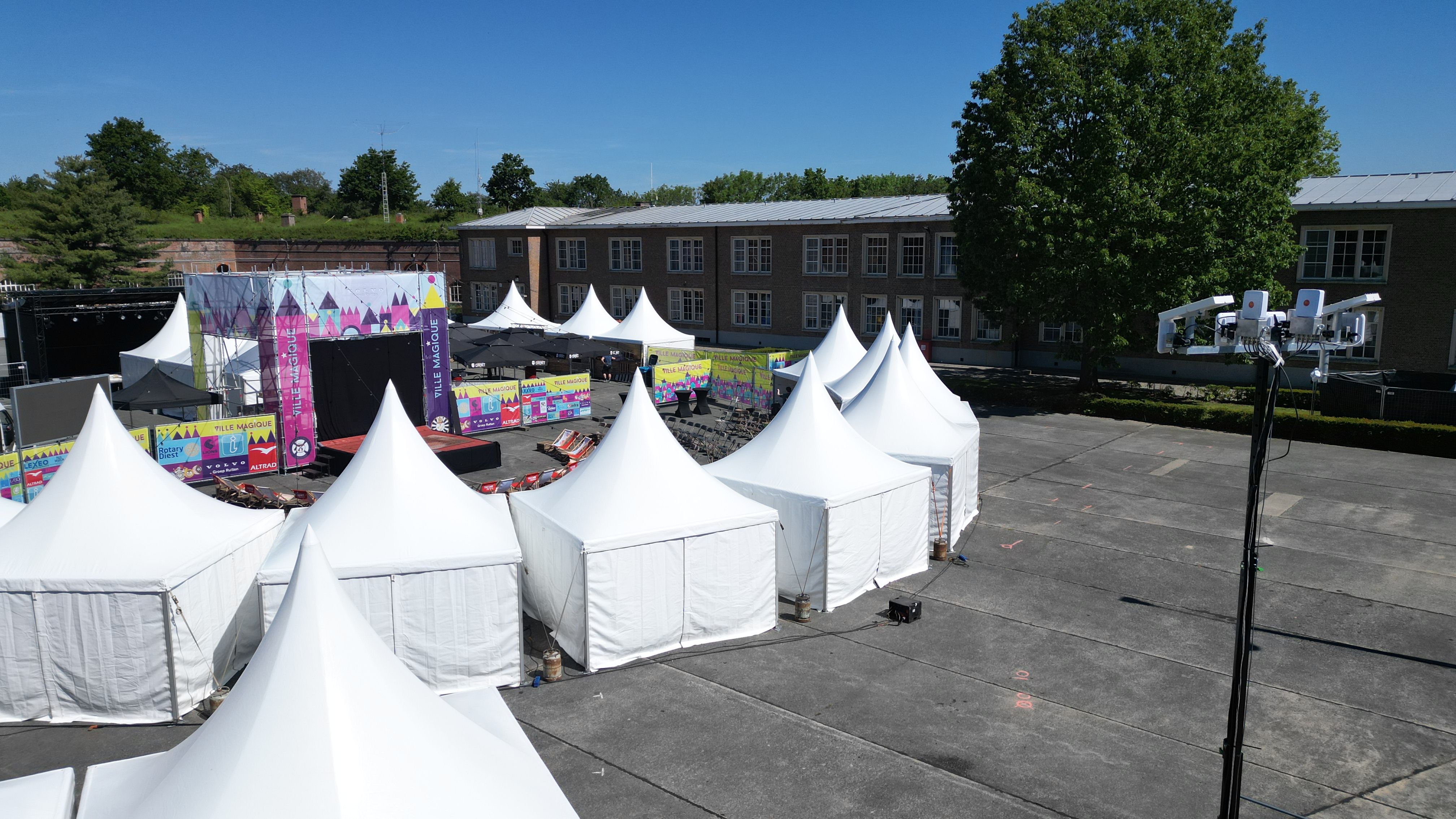 NetWX op de binnenplaats van de citadel van Diest voor Ville Magique 2026