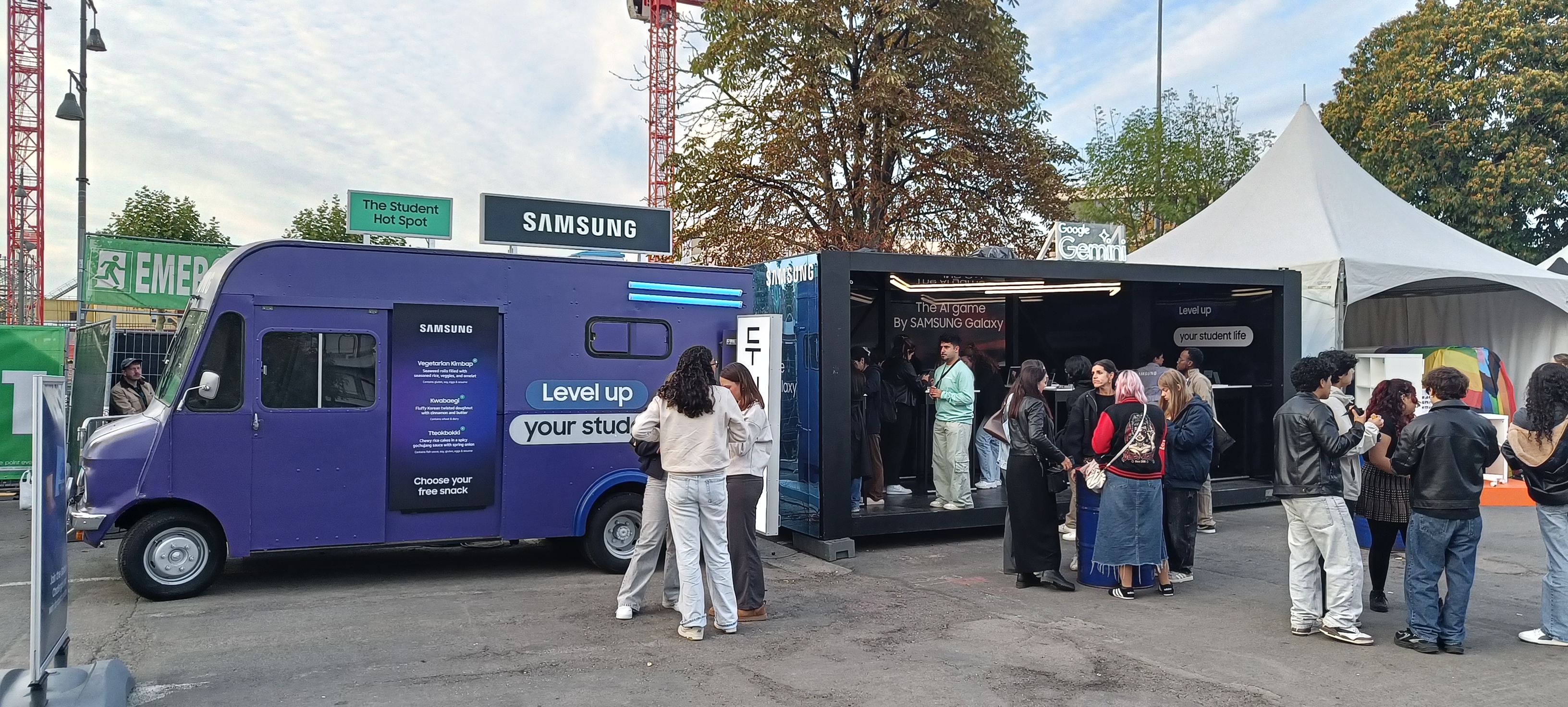 SimplyConnect koffer van NetWX ingezet tijdens Samsung activatiecampagne op studenten kick-offs
