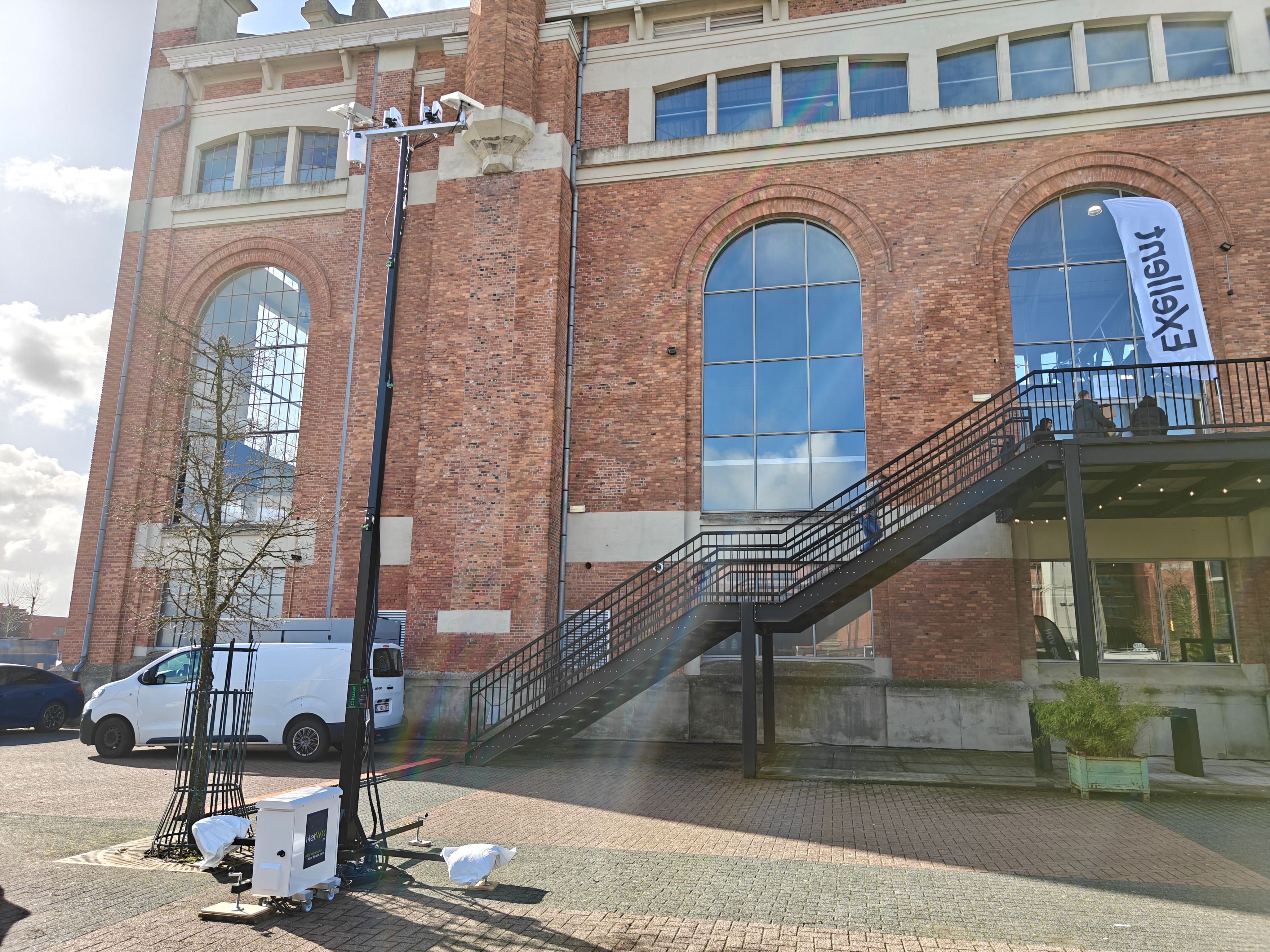 NetBeam-mast van NetWX met straalverbinding en glasvezelinfrastructuur voor het Connect+ event op Watt17 en The Max Eventcenter in Heusden-Zolder