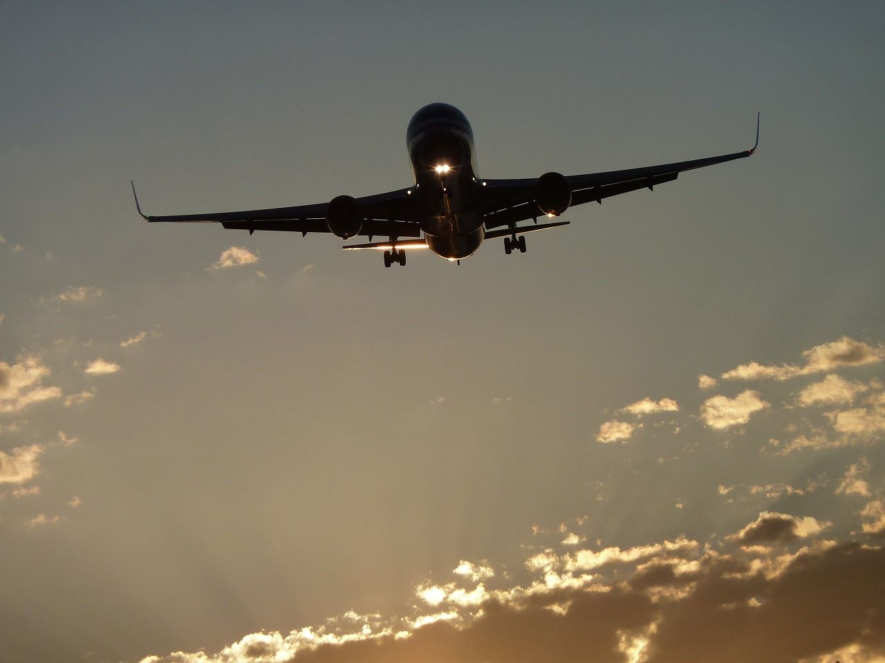 Wakacyjny poradnik prawny. Część III – kiedy przewoźnik lotniczy ponosi odpowiedzialność za nasze niedogodności?