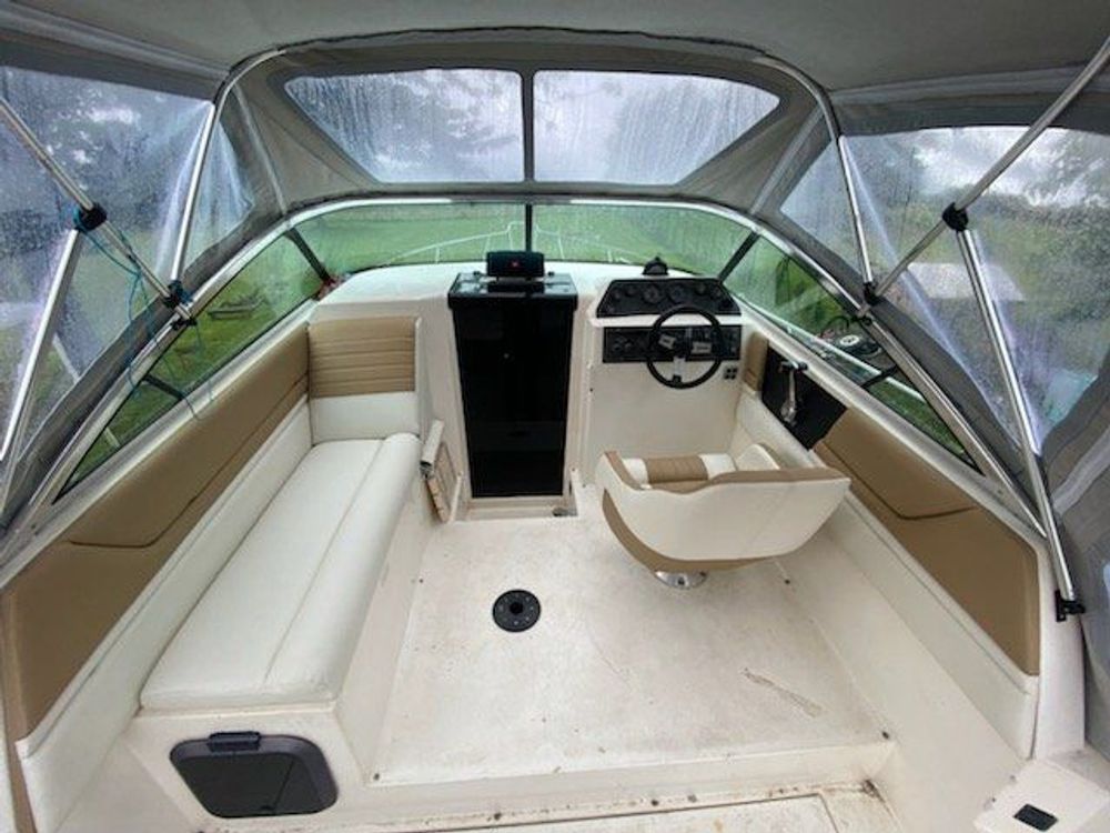 Sellerie de bateau, banquettes crème