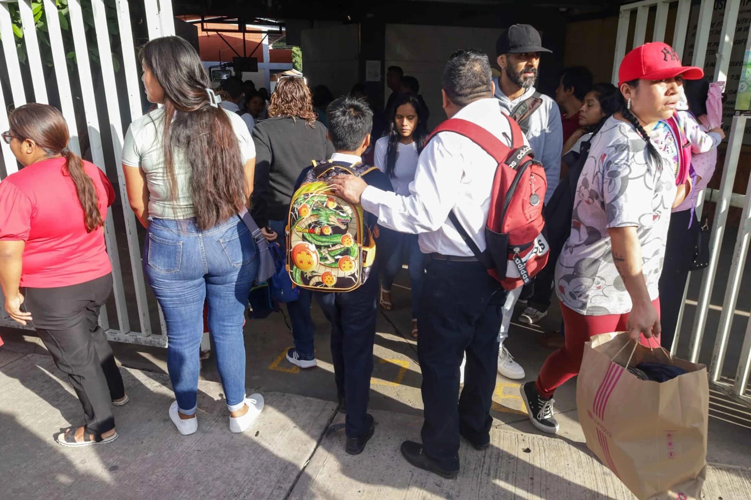 PADRES RECHAZAN RECORTE AL CICLO ESCOLAR 2025-2026