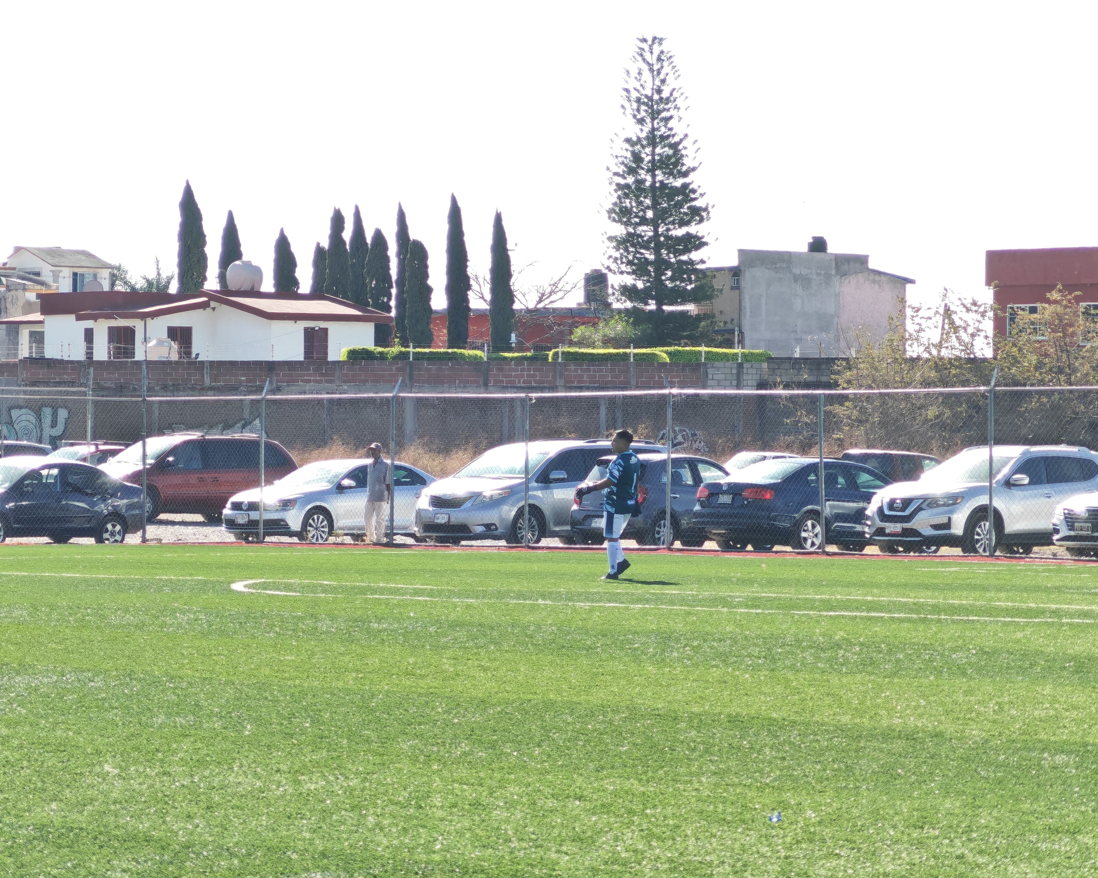 INTENSO JUEGO DE FUTBOL EN LA ANTONIO BARONA