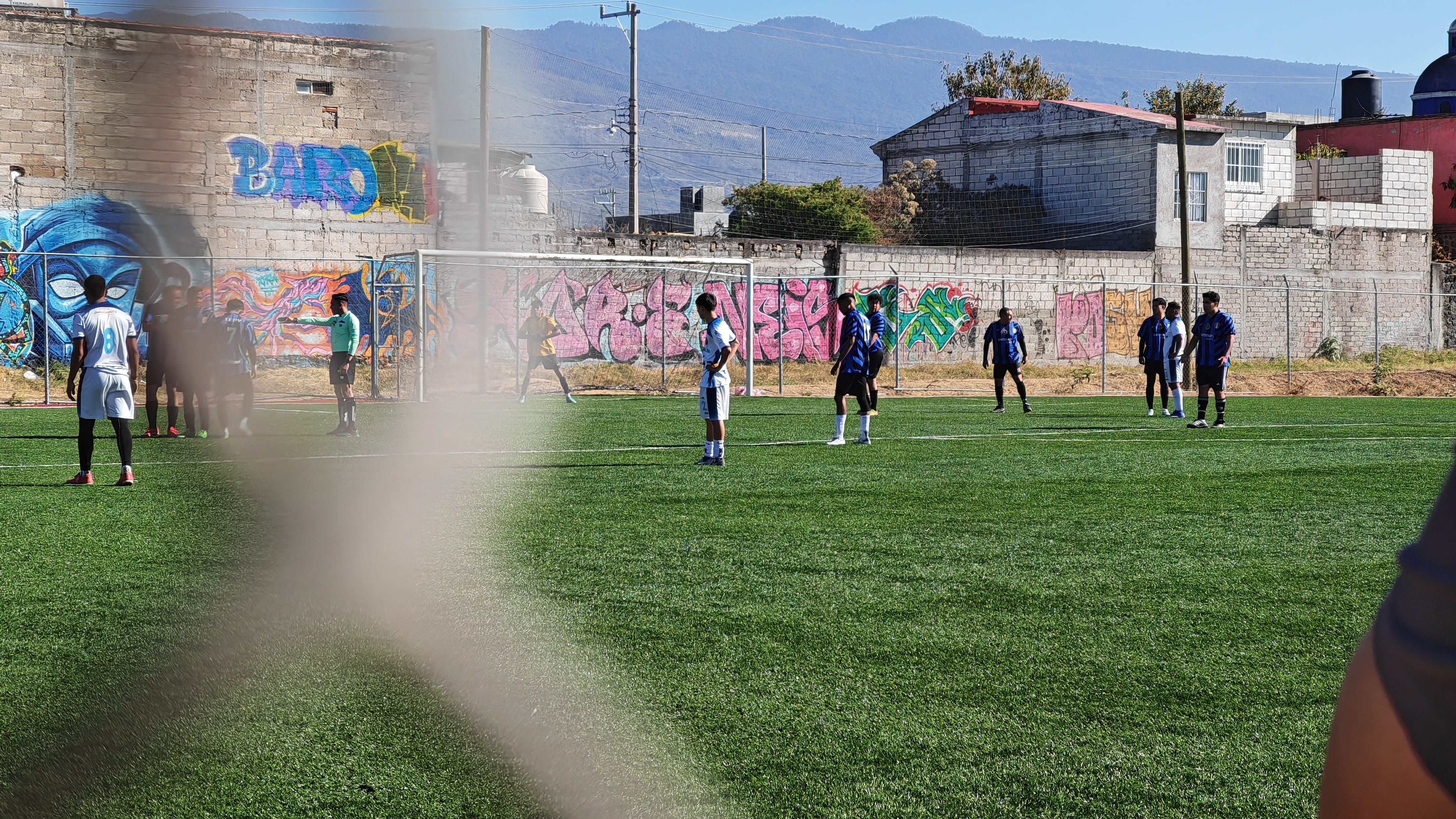 INTENSO JUEGO DE FUTBOL EN LA ANTONIO BARONA