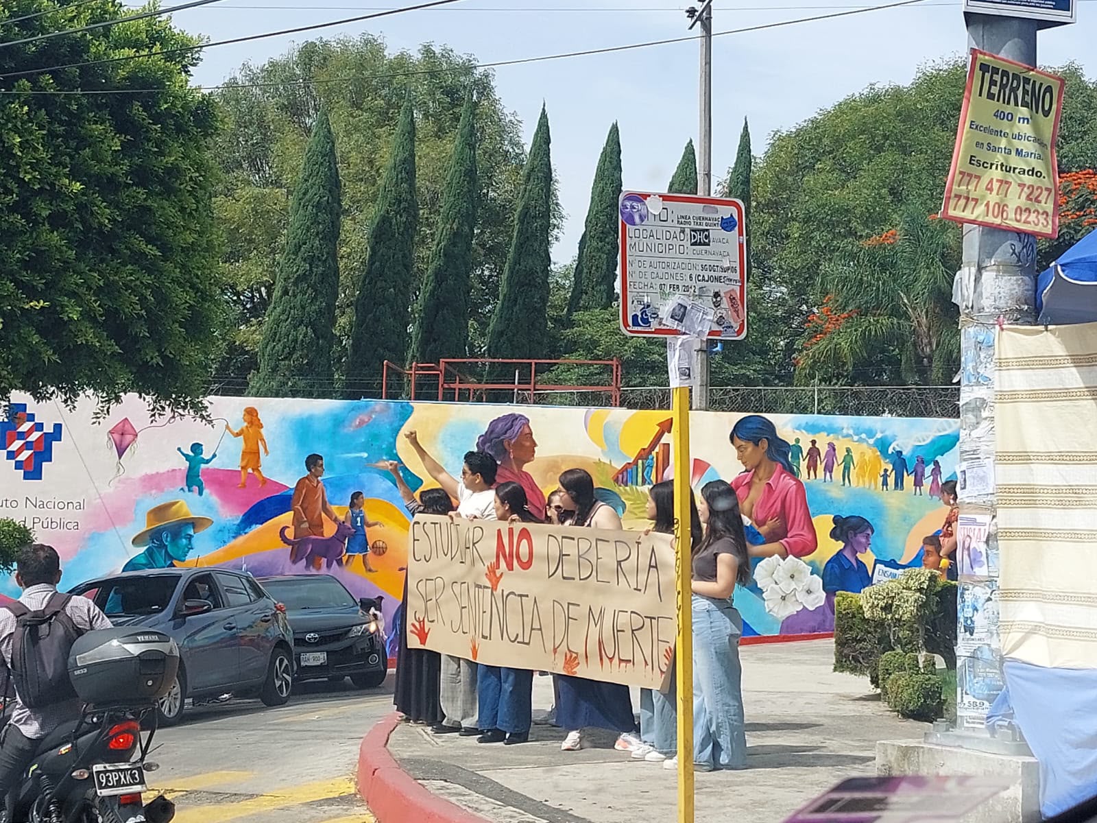 ESTUDIANTES DE LA UAEM ALZAN LA VOZ POR CLAUDIA Y EXIGEN SEGURIDAD