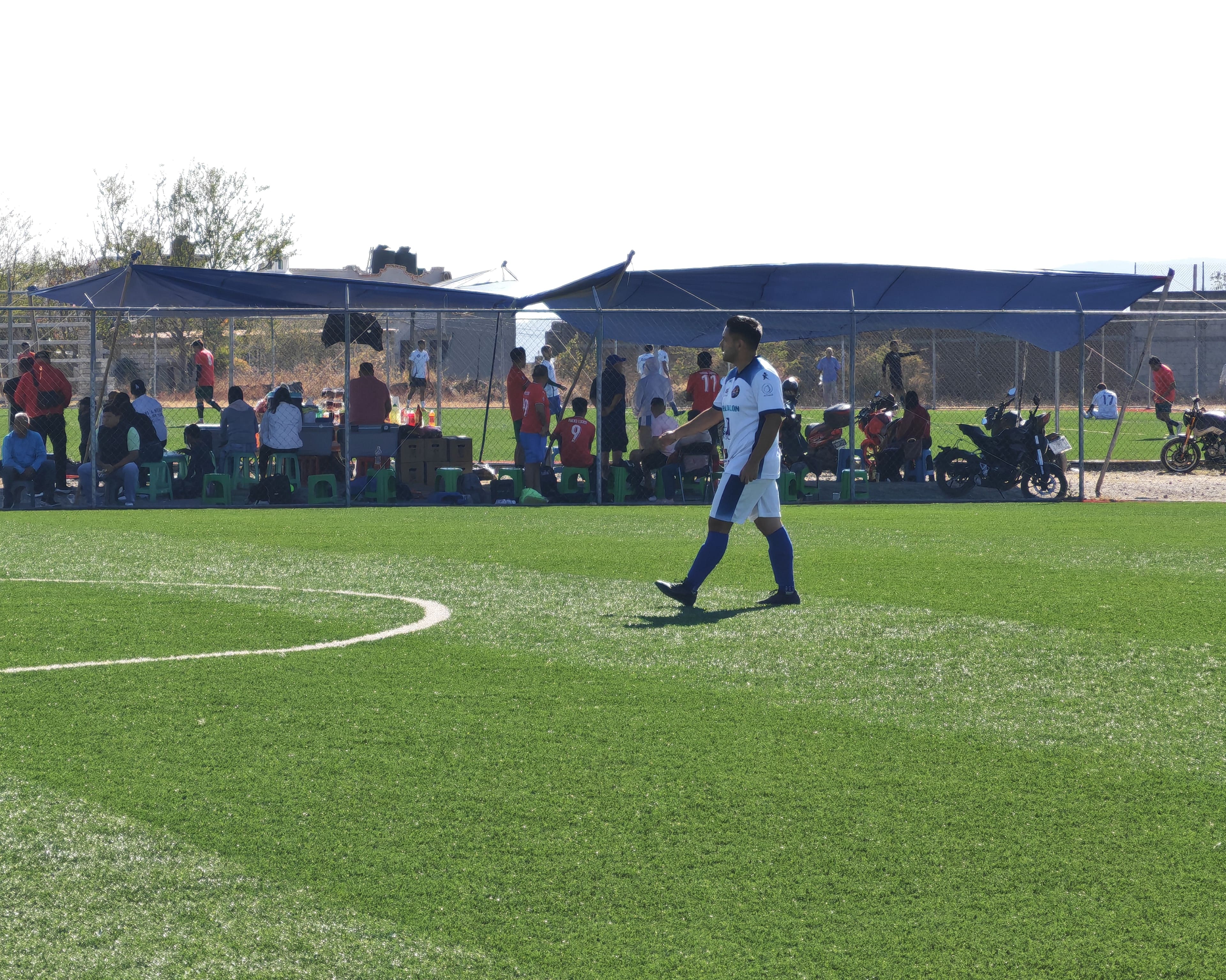 INTENSO JUEGO DE FUTBOL EN LA ANTONIO BARONA