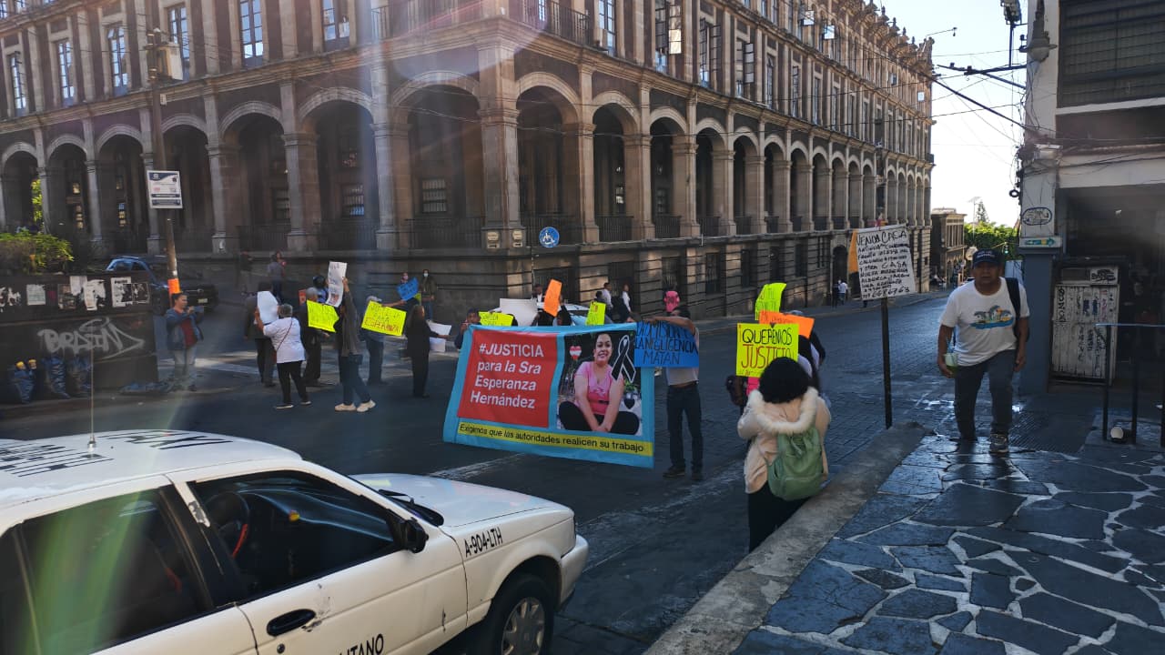 MANIFESTACIÓN EN CALLE GALEANA PARA EXIGIR JUSTICIA POR LA MUERTE DE ESPERANZA HERNÁNDEZ