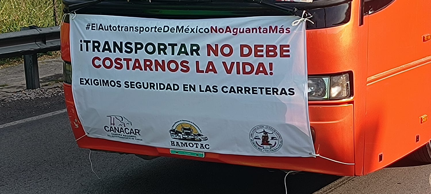 TRANSPORTISTAS SE MOVILIZAN EN MORELOS POR ASALTOS, CARRETERAS DETERIORADAS Y COBROS EXCESIVOS