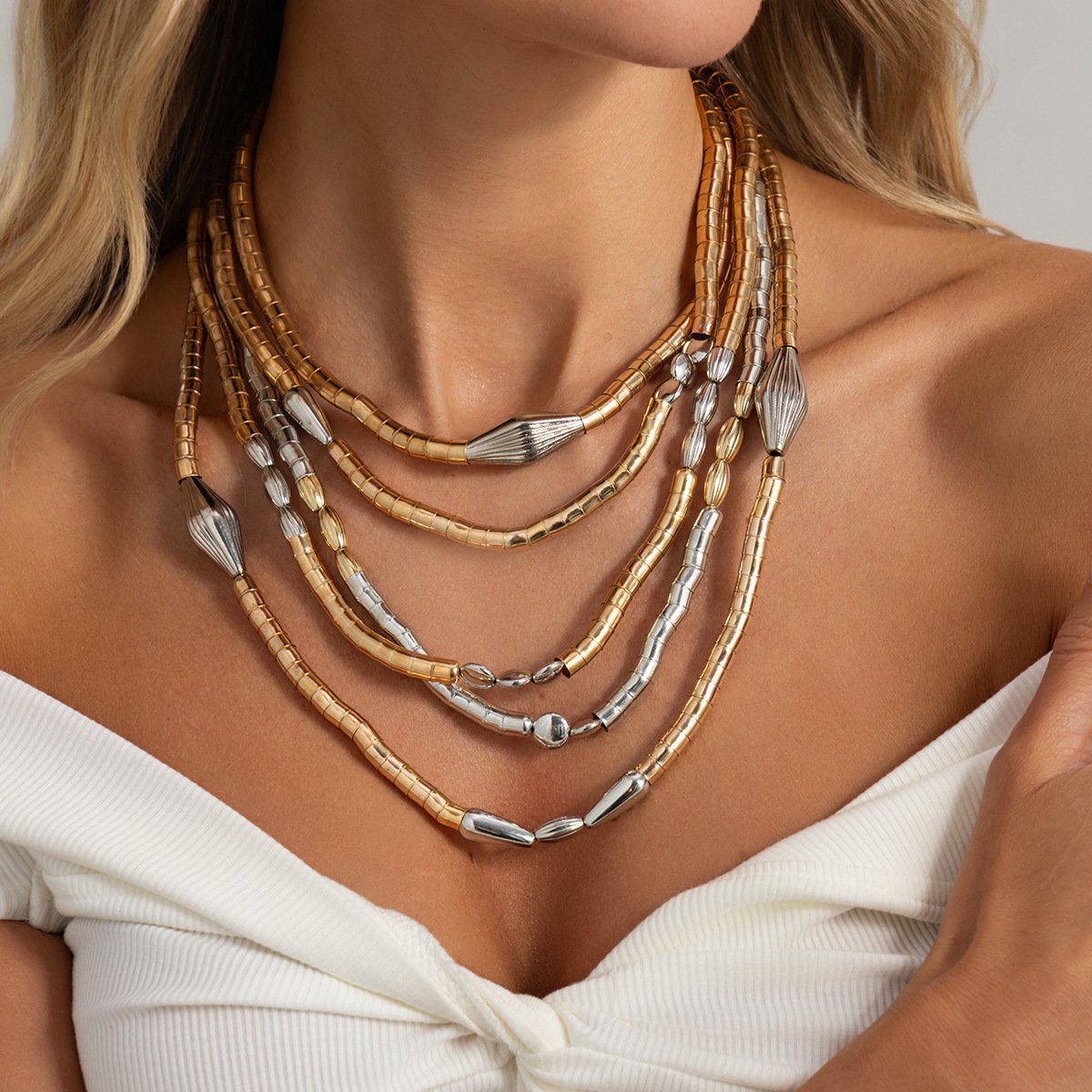 Color-mixed necklace