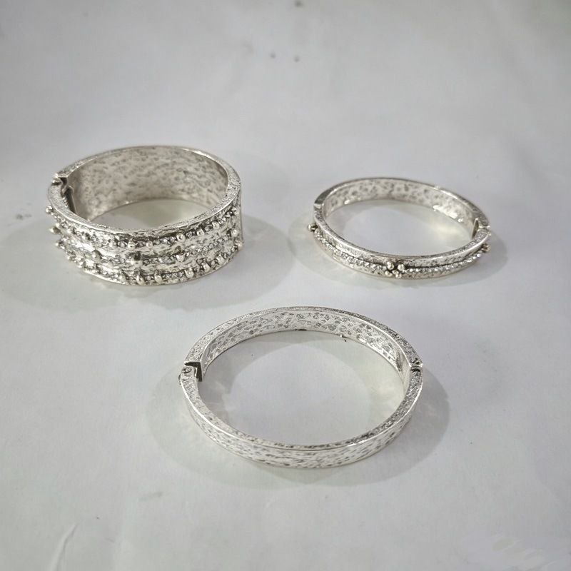 01 Ancient White K 3-Piece Bracelet
