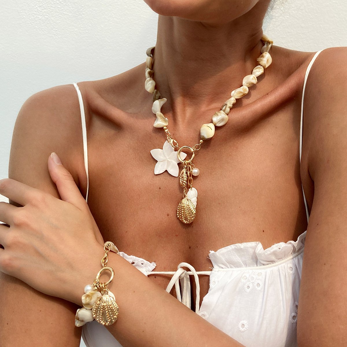 Golden Necklace and Bracelet Set