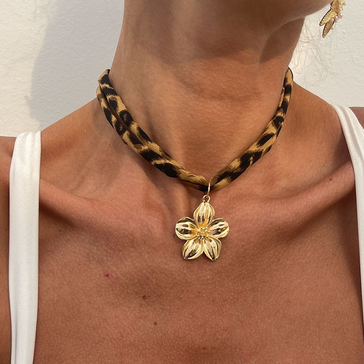 06 Golden Necklace