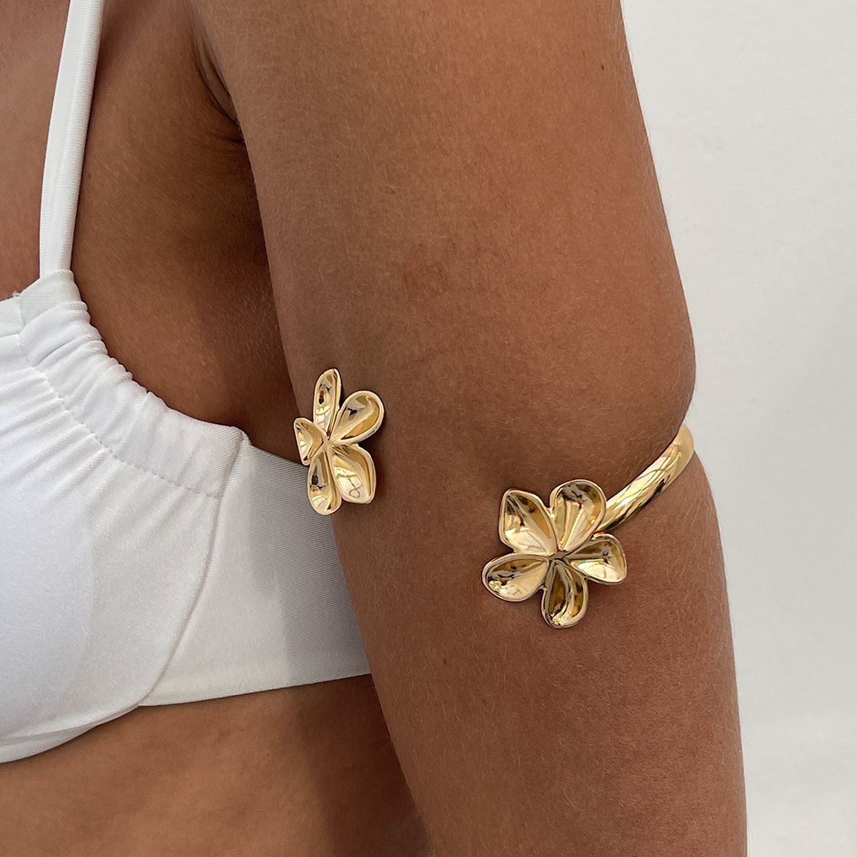 Metallic Beach Star Open Arm Bracelet - Yunhai Jewelry