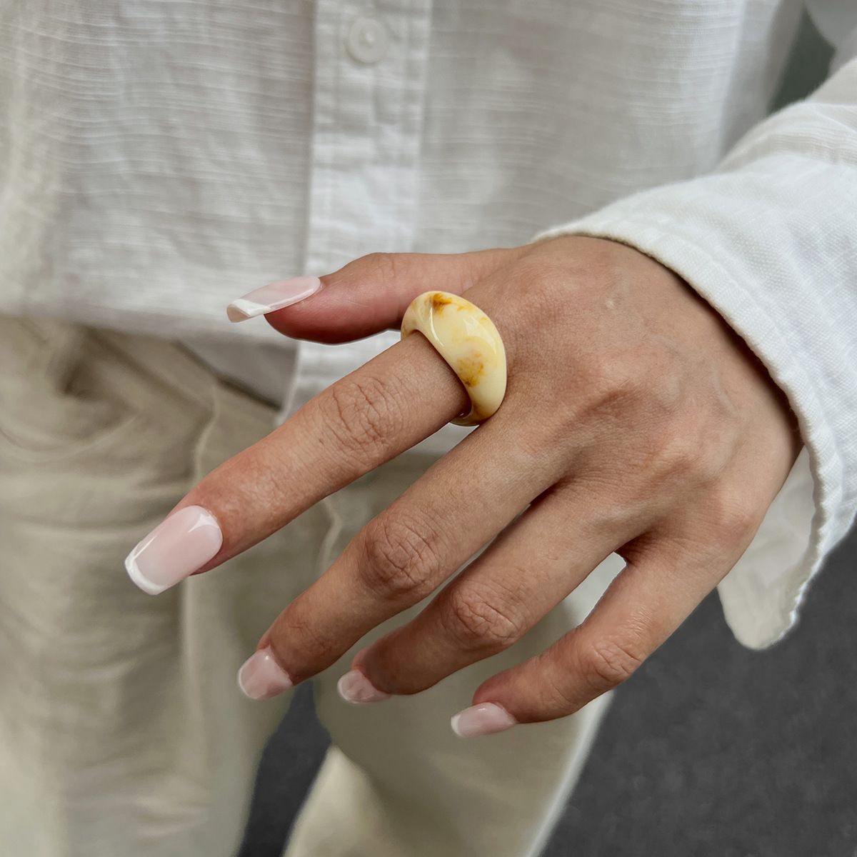 03 Beige