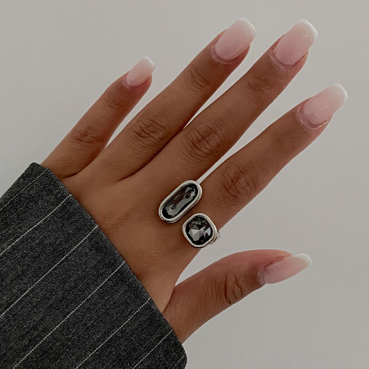 01 White K