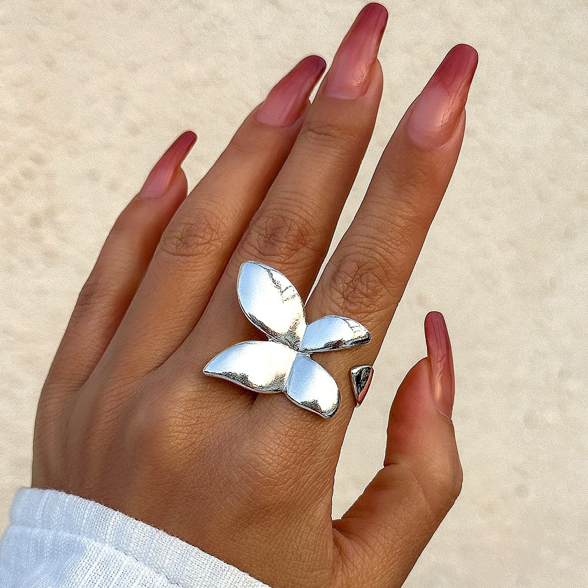 01 White K