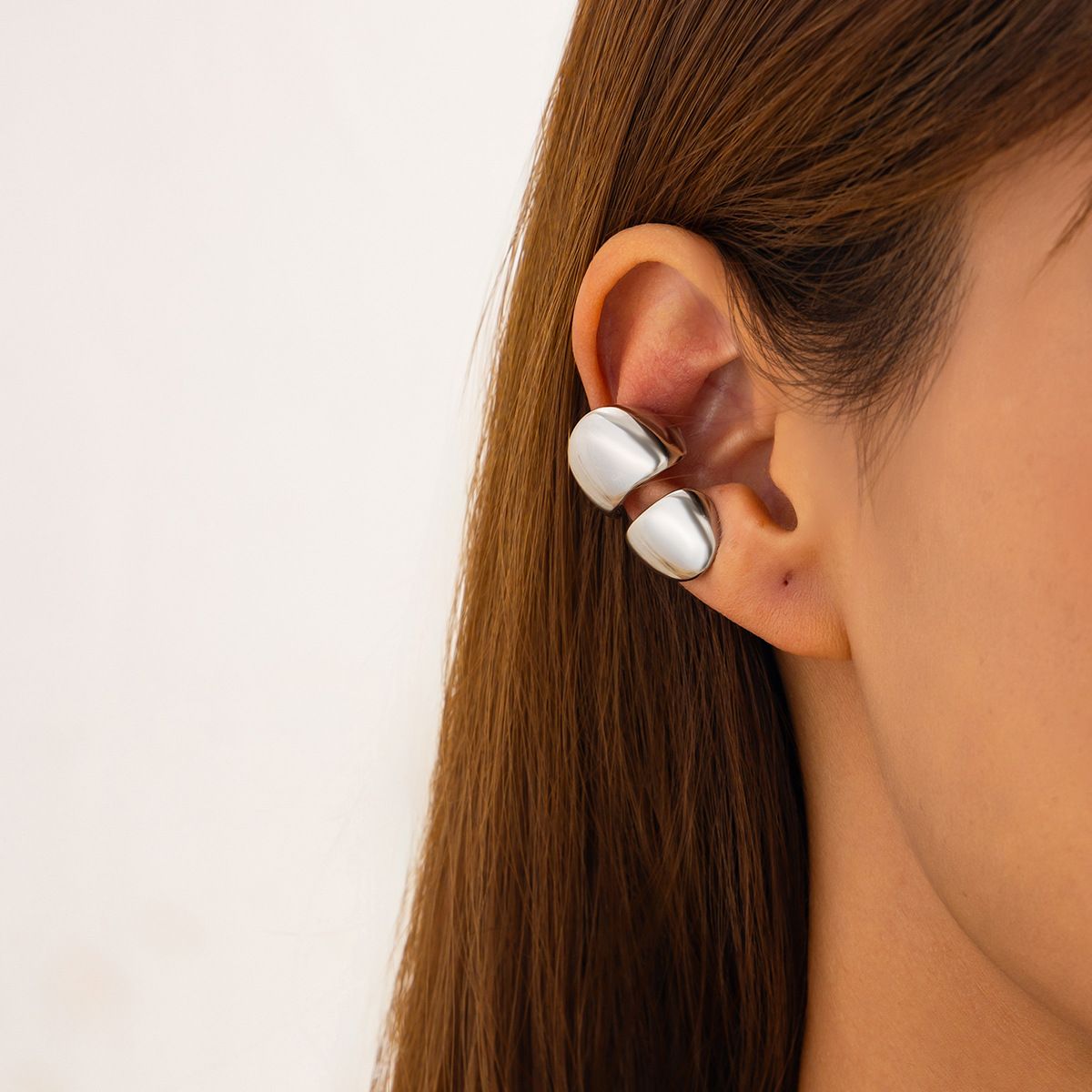 White K ear clip
