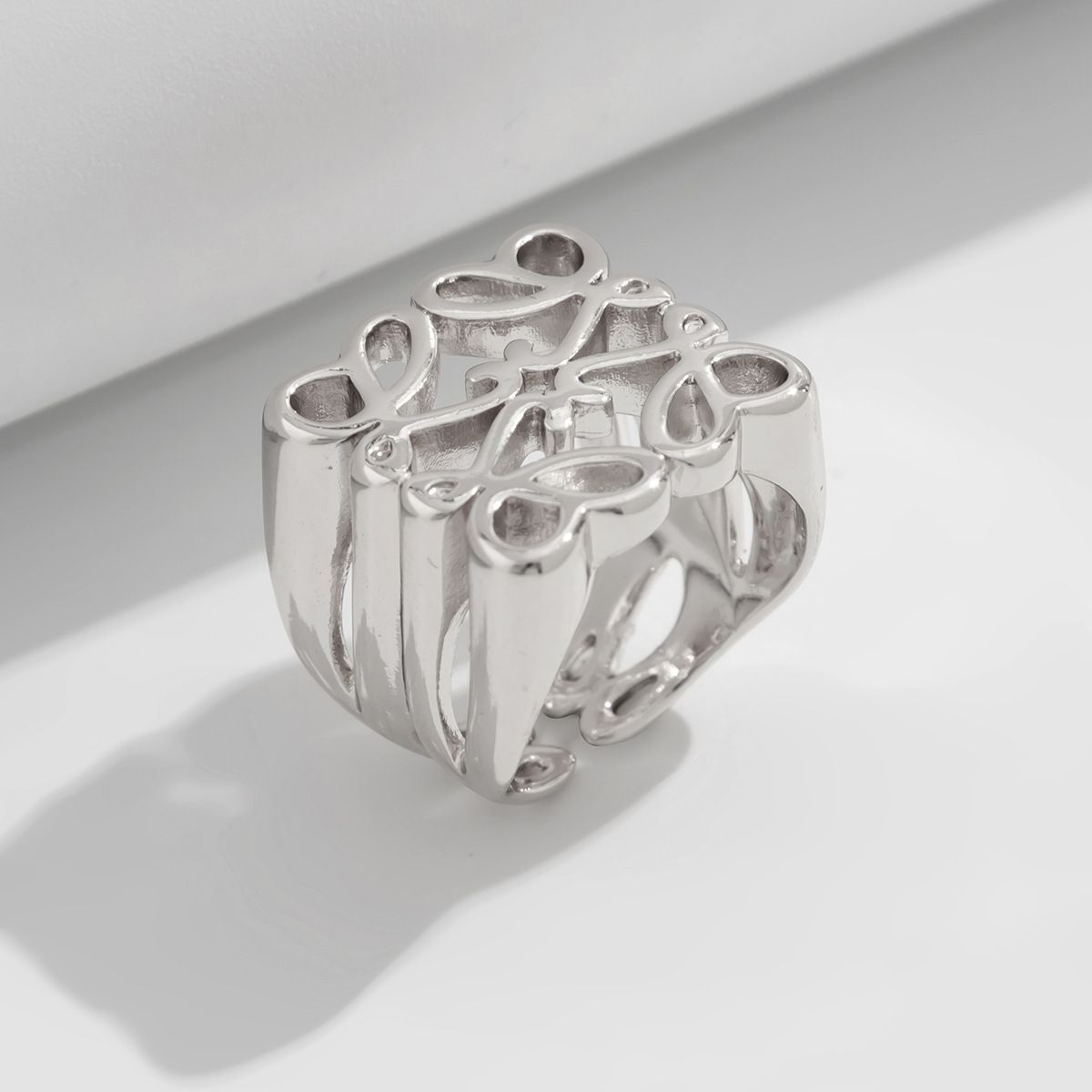 White K ring