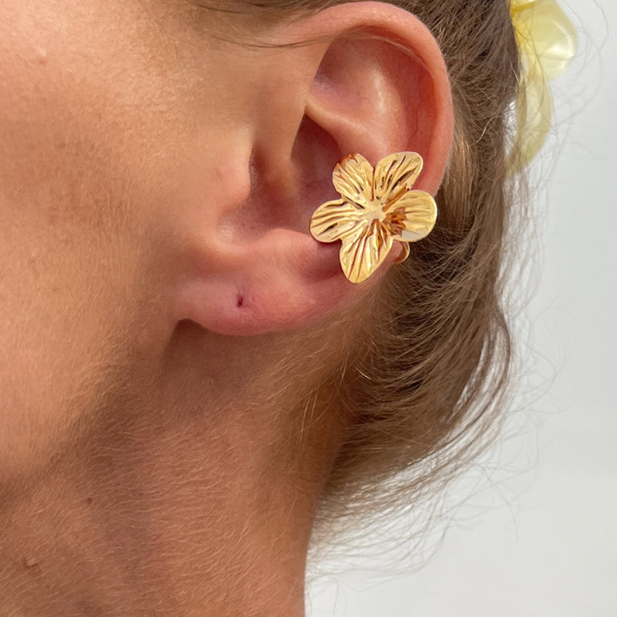 01 Gold Ear Clip (Single Piece)