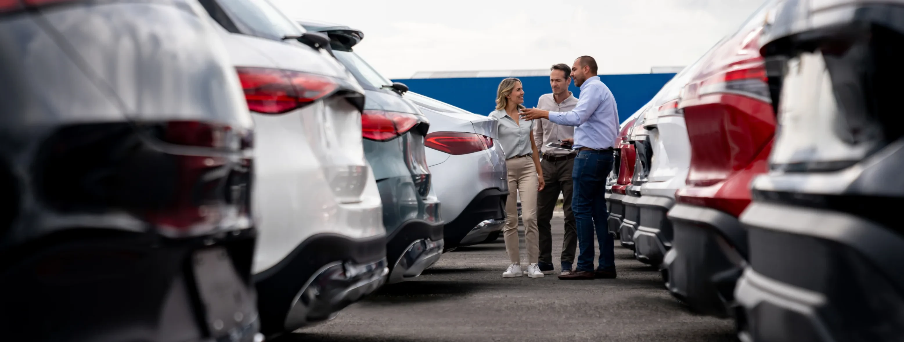 People discussing cars