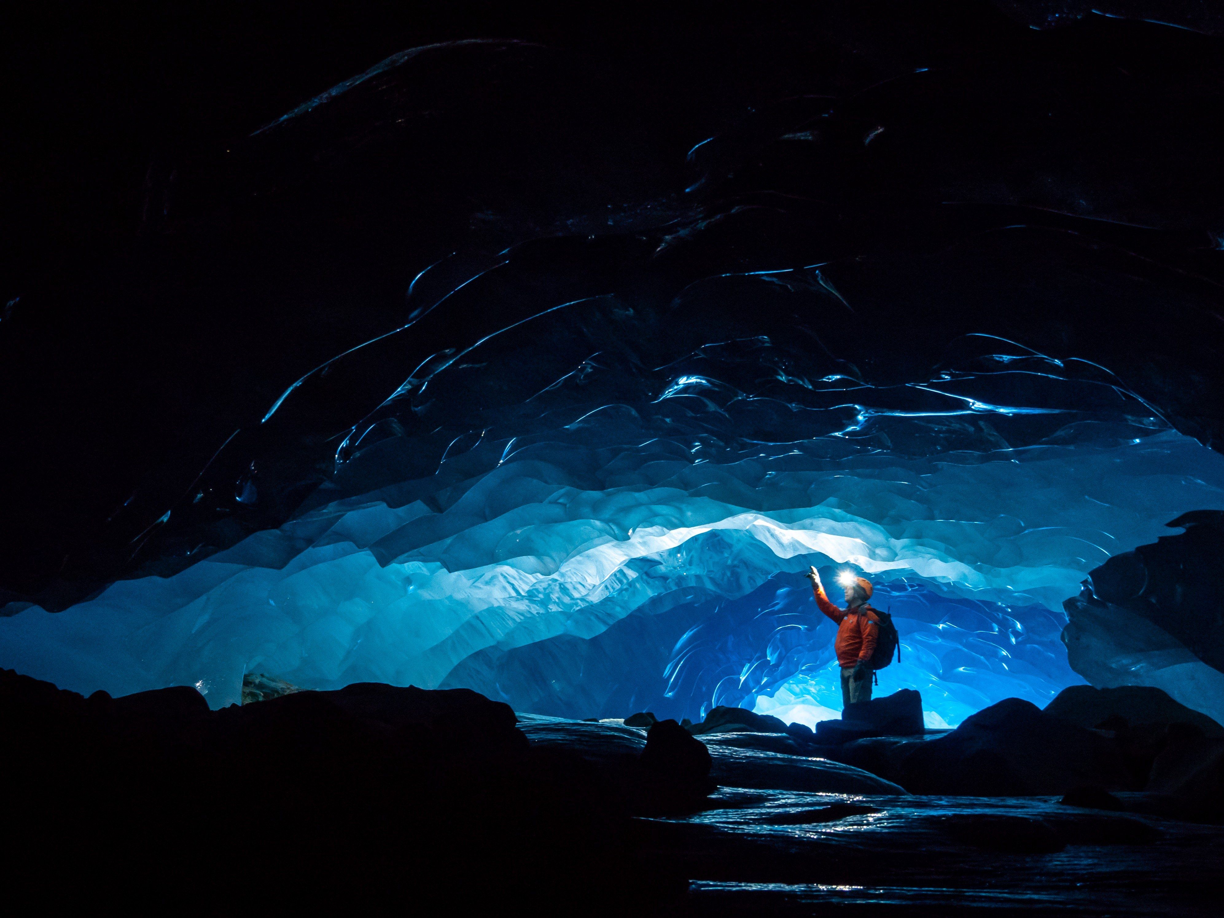 Volcano and Ice Cave Heli Experience - Image 2