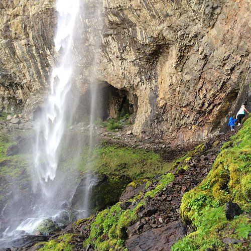 Okanagan Waterfall Hiking Tour - Image 3