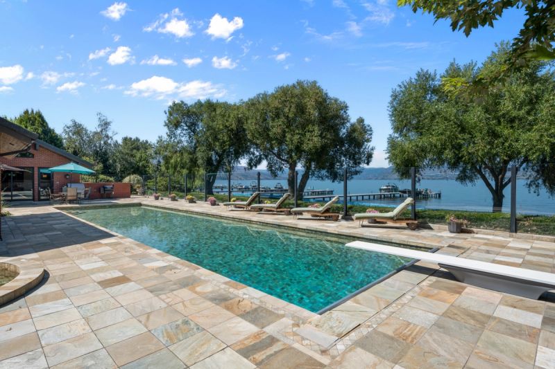 Waterfront Grandeur thumbnail 45