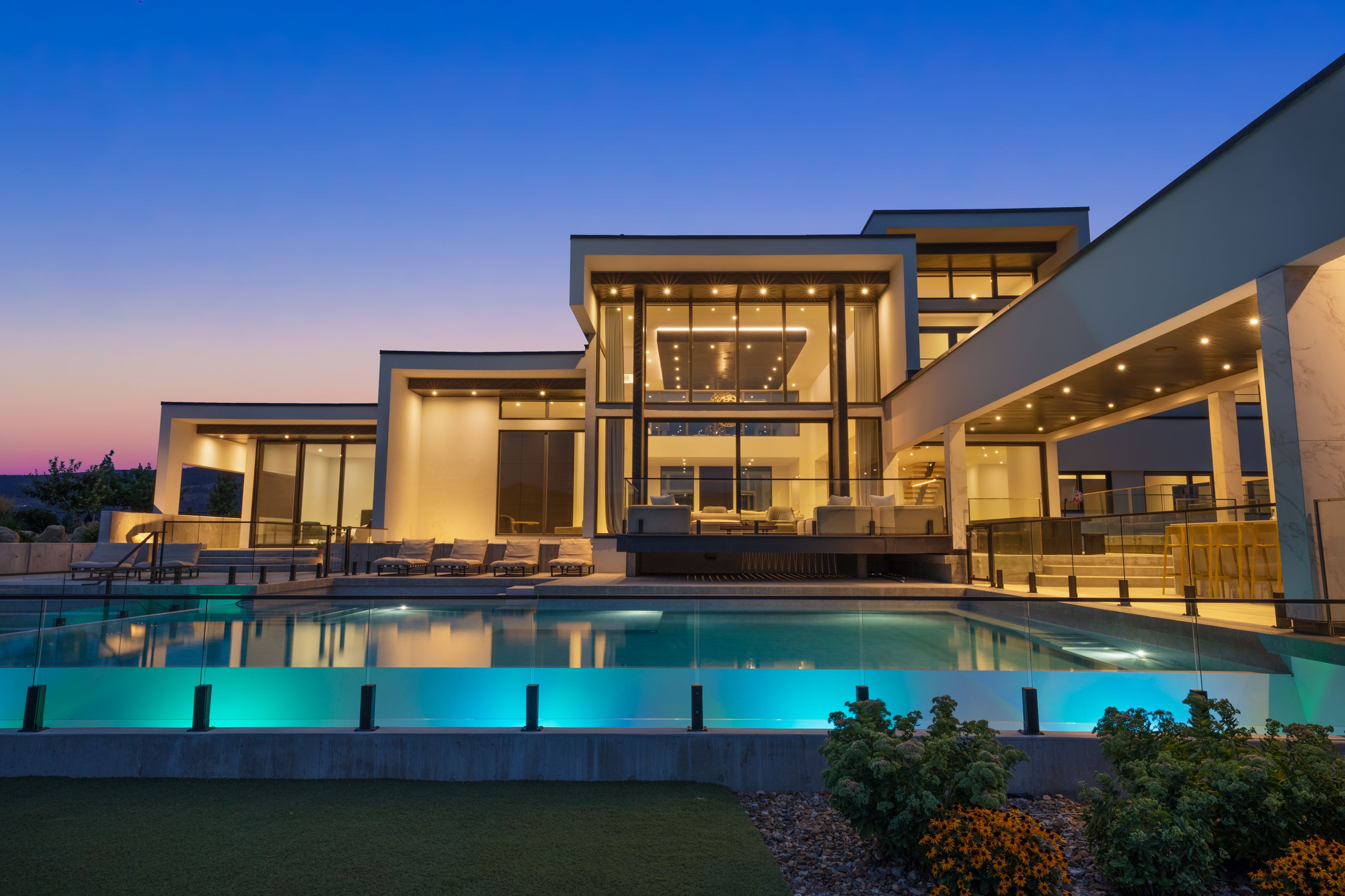 Elevate Your BC Getaway: Luxury Vacation Homes with Stunning Views and Private Pools