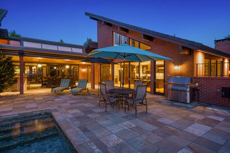 Waterfront Grandeur thumbnail 51