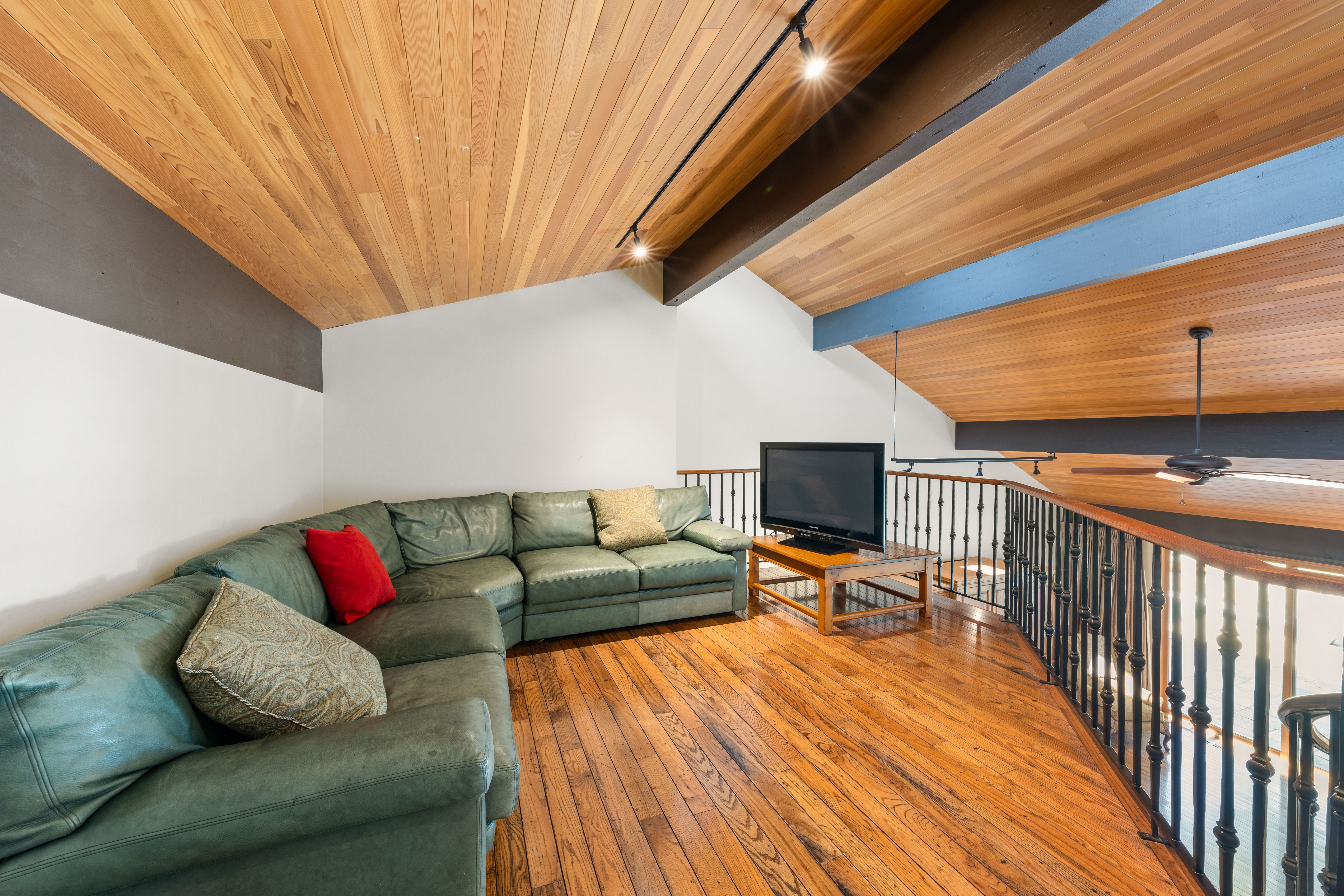 Waterfront Grandeur view 37