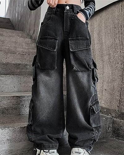 Gewaschene schwarze Cargo-Jeans