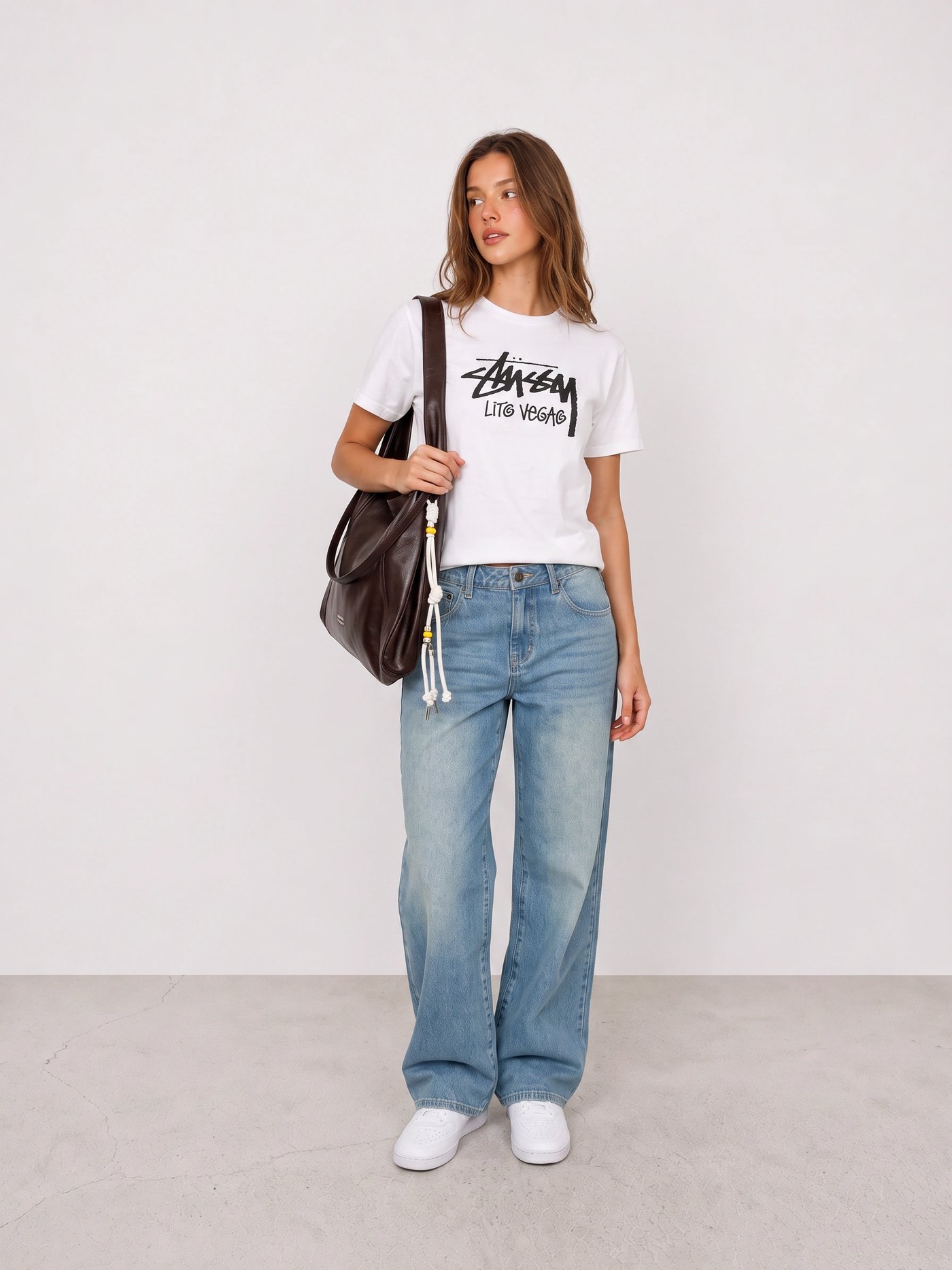 Weißes Graphic-Shirt und Wide-Leg-Jeans Outfit
