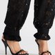 Schwarze Lack-Sandaletten mit Stilettoabsatz