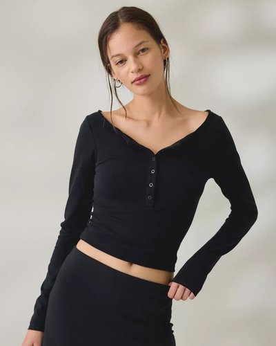 Black Long-Sleeve Henley Crop Top
