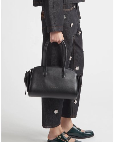 Schwarze formstabile Handtasche