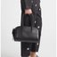 Schwarze formstabile Handtasche