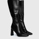 Schwarze kniehohe Stiefel