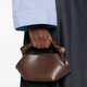 Braune Tasche mit Knotengriff