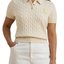 Elfenbeinfarbenes Poloshirt mit Zopfmuster