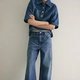 Blaue Schlagjeans