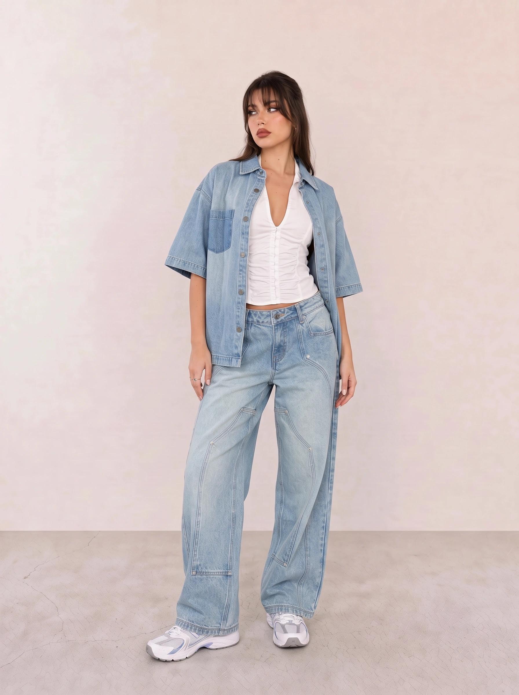 Denim-Überhemd und weite Jeans Campus-Outfit