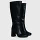 Schwarze kniehohe Lederstiefel