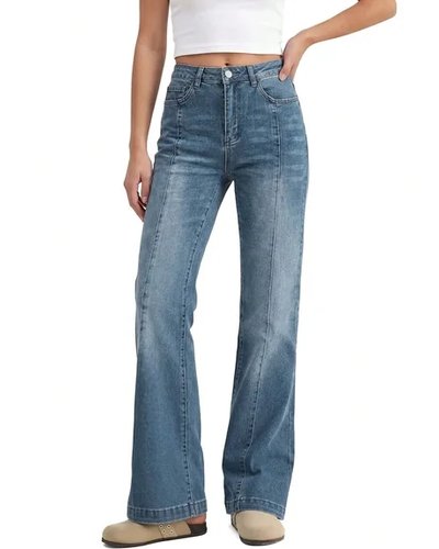 Blaue ausgestellte Jeans