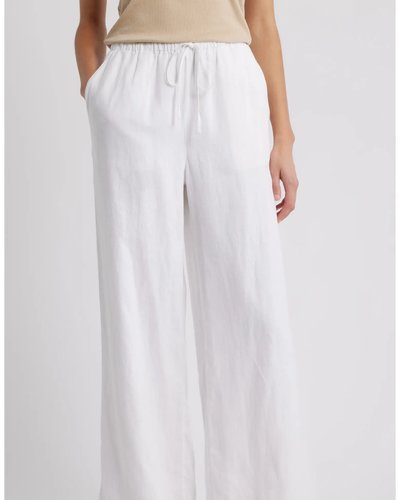 Weiße fließende Hose